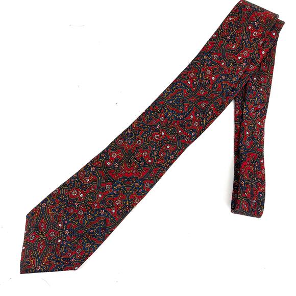 Metropolitan Museum of Art silk tie red paisley pattern 3.5 x 56 - Picture 1 of 3